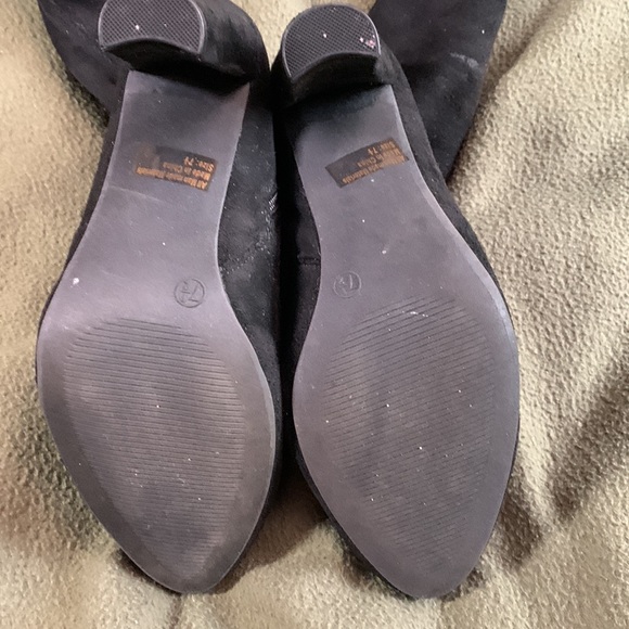 Wild Diva Lounge black, over the knee, suede boots.  Size 7.5 - Picture 3 of 5